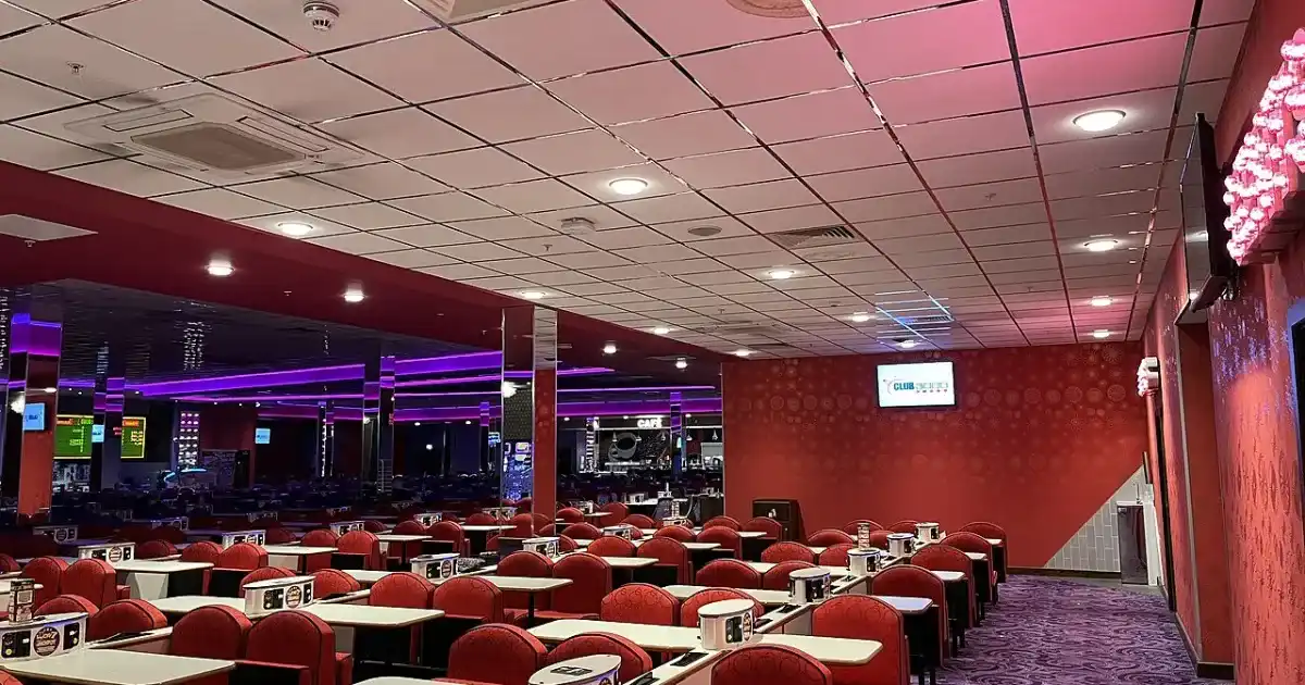 Club 3000 bingo hall exterior at night